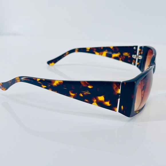 BCBG MaxAzria Women's Sunglasses Brown Frame Shades Very Good Condition - Picture 7 of 7